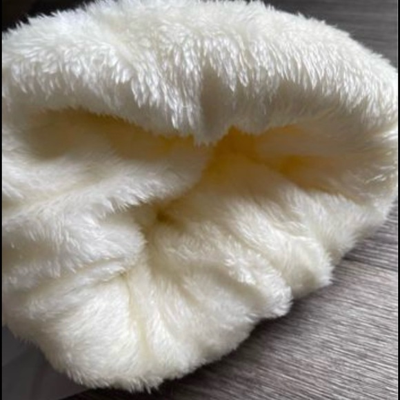 Ugg winter hats bundle of 3 colors - Picture 5 of 9